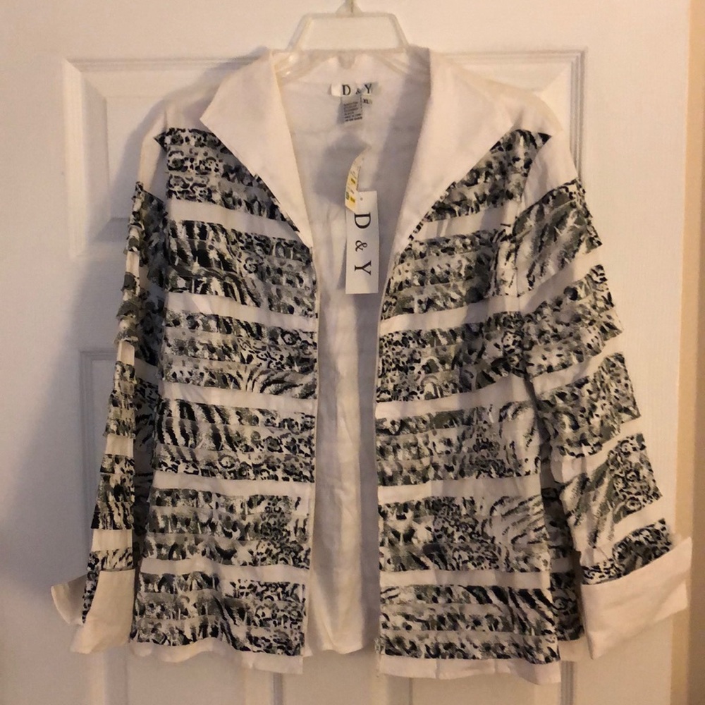 Three quarter sleeve light jacket